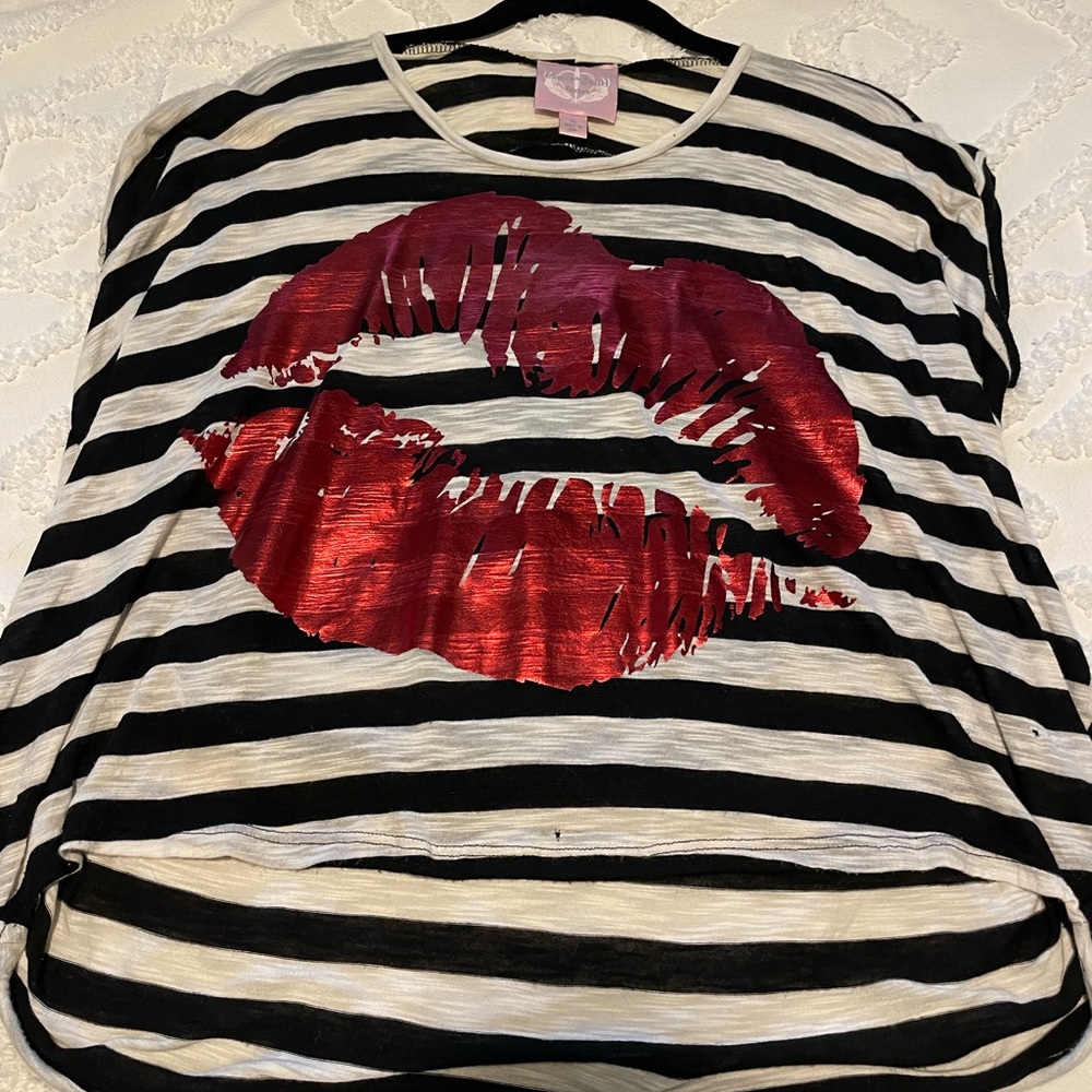 Romeo and Juliet Couture muscle tee